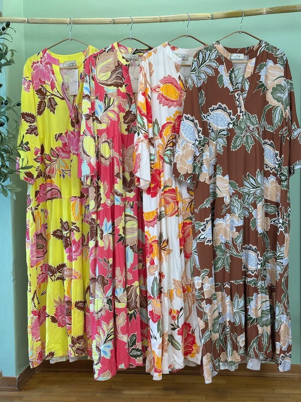 Vestido Italiano Largo con Estampado Floral – Elegancia y Frescura