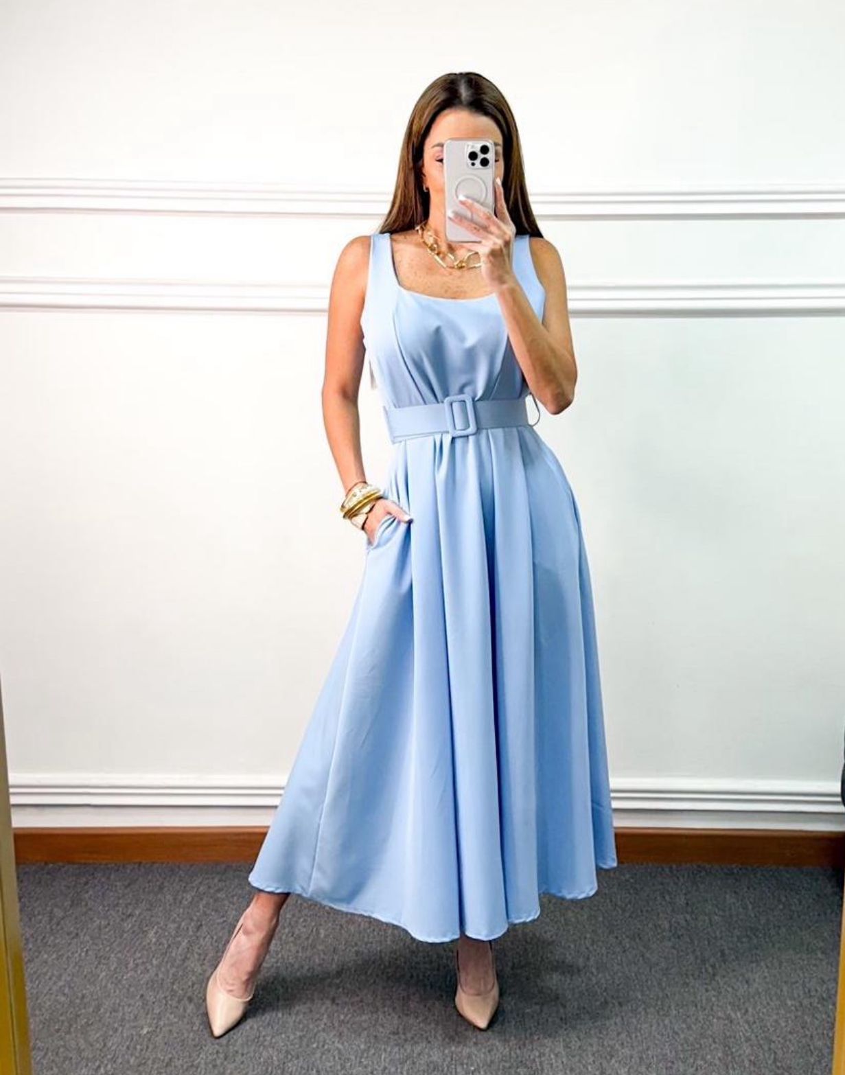 Vestido Italiano Midi con Cinturón – Elegancia en Tonos Pastel