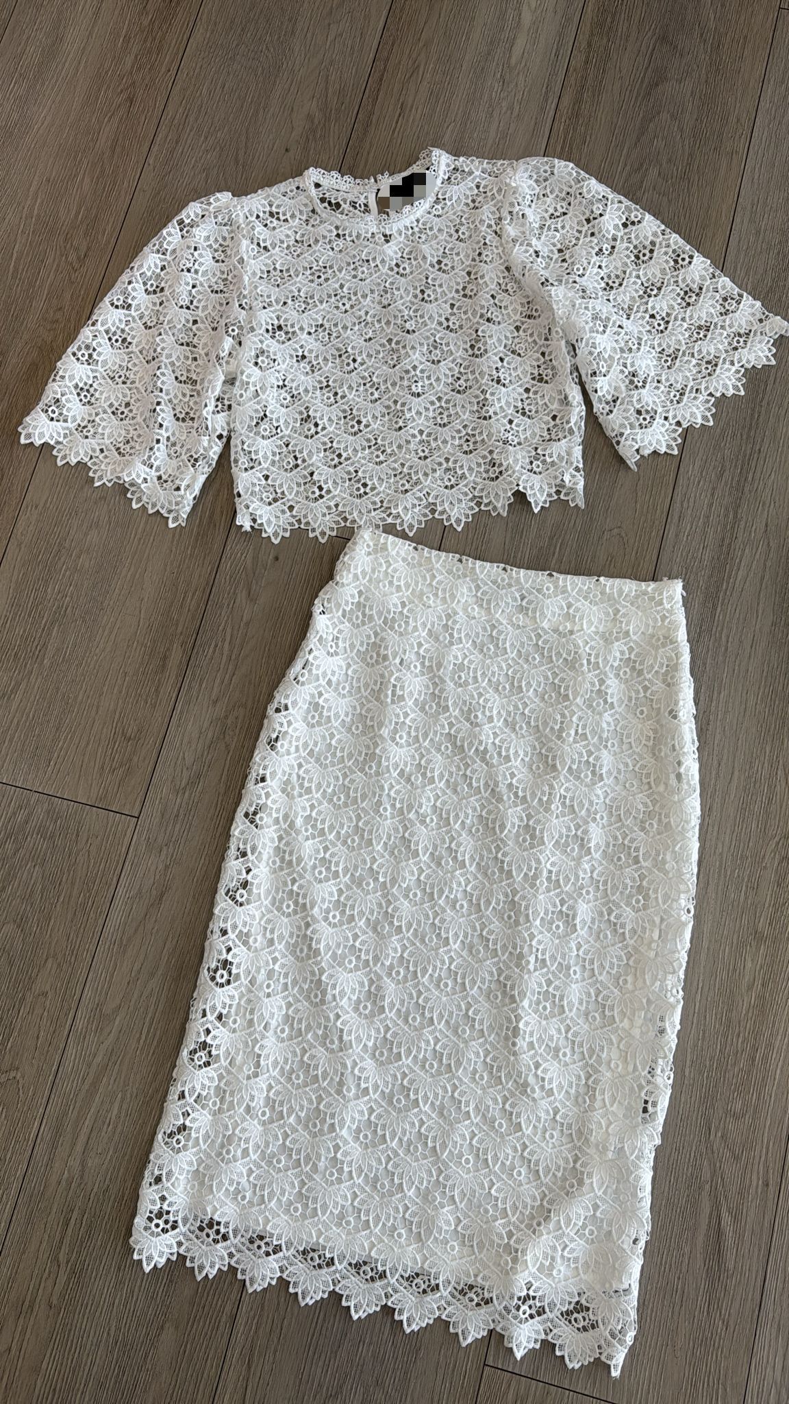Conjunto de Encaje Blanco – Elegancia y Sofisticación - FreeLife Miami